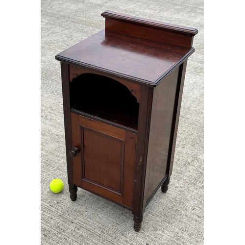 182 - Victorian mahogany bedside cupboard unit, photograph to rear panel, 42 cm x 36 cm x 82 cm tall.

Thi... 