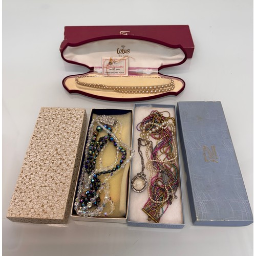 136 - Collection of costume jewellery necklaces, boxed.

This lot is available for in-house shipping