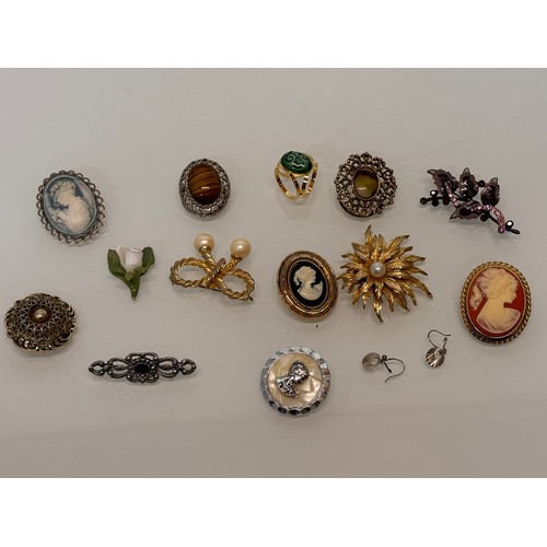 138 - A collection of costume jewellery, cameo broach etc.

This lot is available for in-house shipping