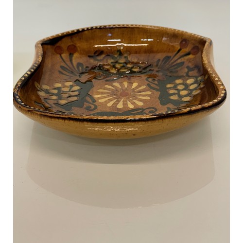 126 - Stoneware art pottery bowl with slip decoration, 25.5 cm x 21.5 cm.

This lot is available for in-ho... 