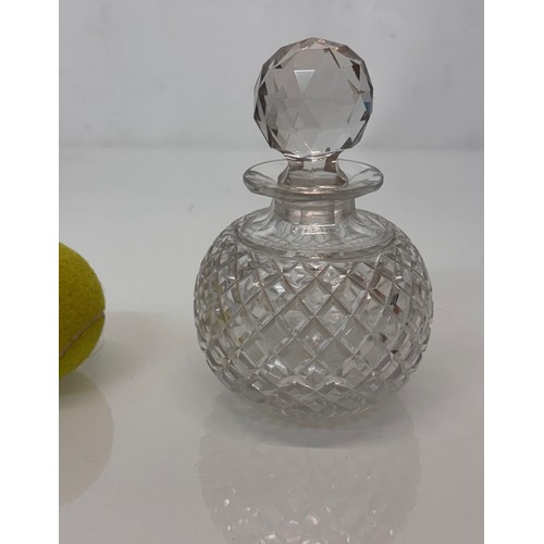 48 - Glass sent bottle, hand cut crystal decanter. 10 cm diameter 15 cm high.

This lot is available for ... 