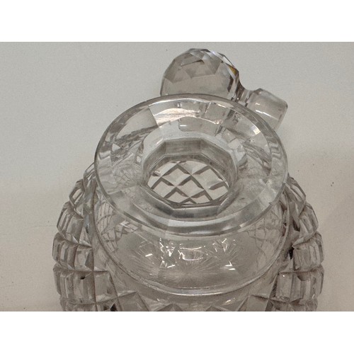 48 - Glass sent bottle, hand cut crystal decanter. 10 cm diameter 15 cm high.

This lot is available for ... 