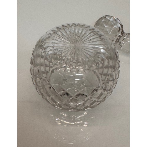 48 - Glass sent bottle, hand cut crystal decanter. 10 cm diameter 15 cm high.

This lot is available for ... 