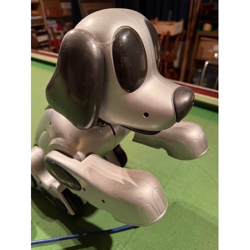 61 - Robot remote control toy dog, 40 cm tall.

This lot is available for in-house shipping