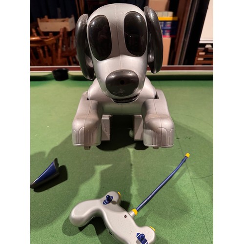 61 - Robot remote control toy dog, 40 cm tall.

This lot is available for in-house shipping