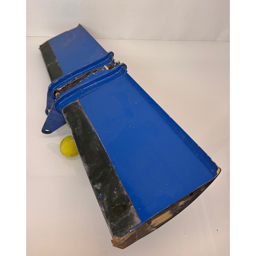 72 - Automobilia, vintage Formula 1 motor racing car rear wing section, 88 cm wide.

This lot is availabl... 