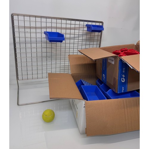 152 - Industrial or craft workshop storage racking, Wire work stand 64 cm x 53cm high and graduated boxes ... 