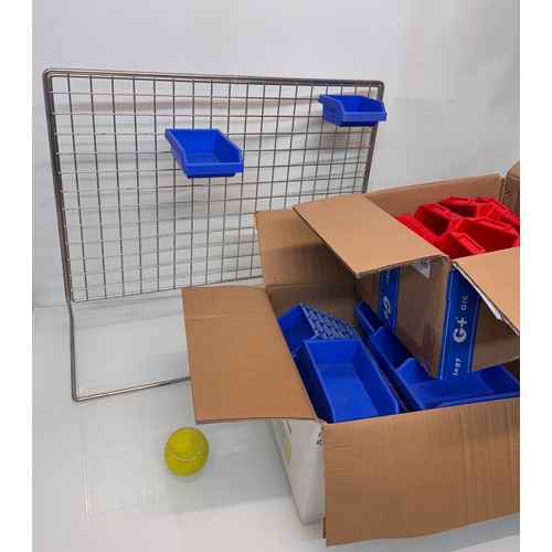 152 - Industrial or craft workshop storage racking, Wire work stand 64 cm x 53cm high and graduated boxes ... 