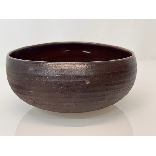 9 - Finish studio pottery, Henrik Ditlev bowl 22 cm wide and a tray 10 cm wide.

This lot is available f... 