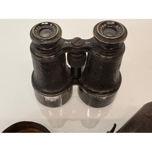 316 - Early C20th century field glasses by Dolland of London.

This lot is available for in-house shipping