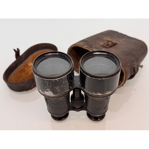 316 - Early C20th century field glasses by Dolland of London.

This lot is available for in-house shipping