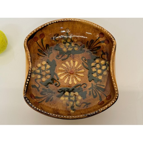 211 - Stoneware art pottery bowl with slip decoration, 25.5 cm x 21.5 cm.

This lot is available for in-ho... 