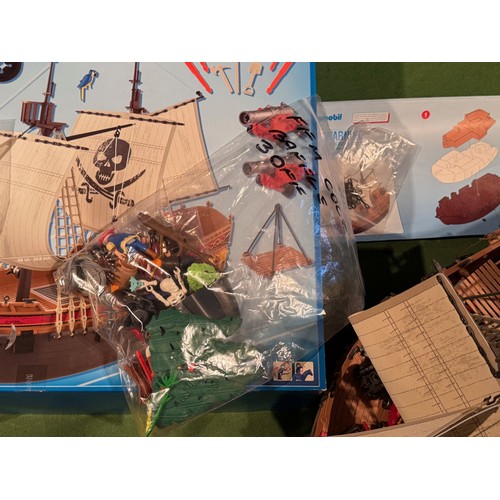 333 - Toys, a large Playmobile Pirate set boxed.

This lot is available for in-house shipping.