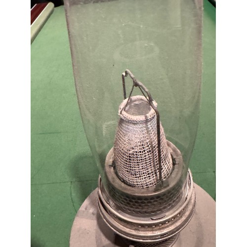 338 - Vintage Aladdin brand oil lamp, 59 cm tall.

This lot is available for in-house shipping