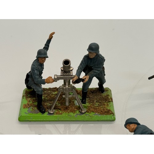 309 - Toys, Plastic and metal military figures etc, a mixed collection of military and other toy figures, ... 