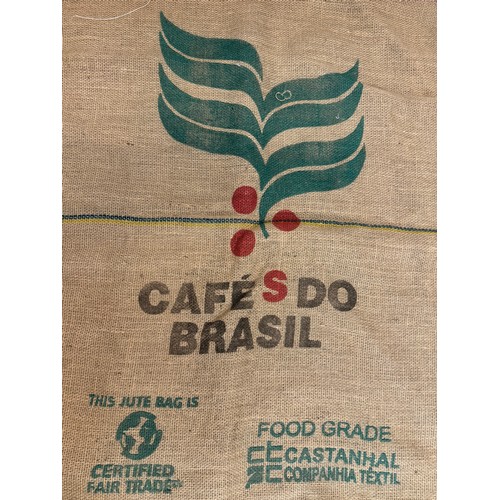 122 - Vintage hessian sack advertising Cafes do Brazil, Bourbon brand, 95 cm x 71 cm.

This lot is availab... 