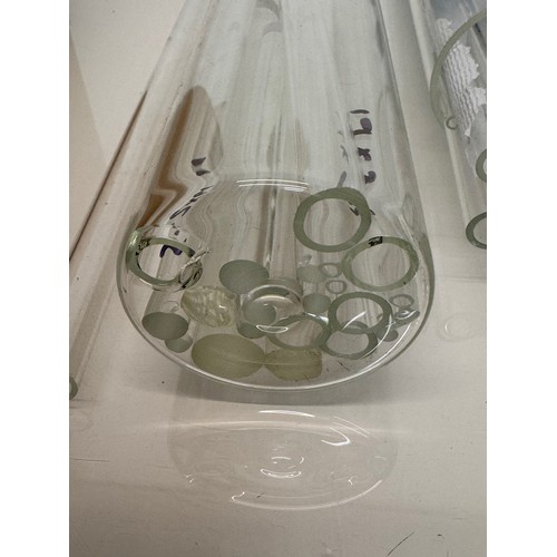 370 - Scientific glass manufacturing stock, various clear glass circular bar and tube sections.

This lot ... 