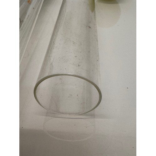 370 - Scientific glass manufacturing stock, various clear glass circular bar and tube sections.

This lot ... 