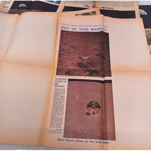 1 - Collection of ephemera, press specials etc related to the Apollo 11 mission to the moon in 1969.

Th... 