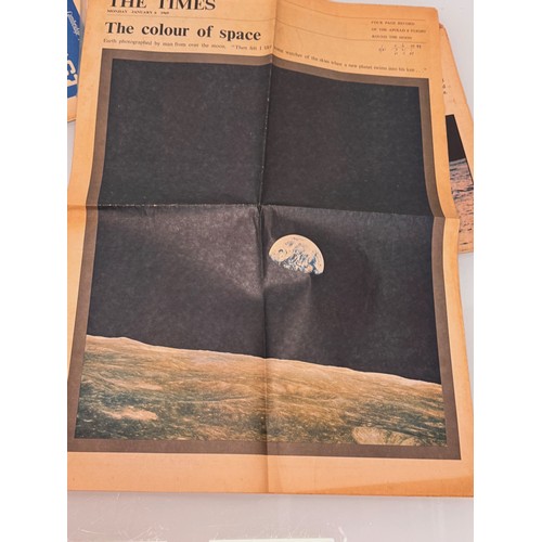 1 - Collection of ephemera, press specials etc related to the Apollo 11 mission to the moon in 1969.

Th... 