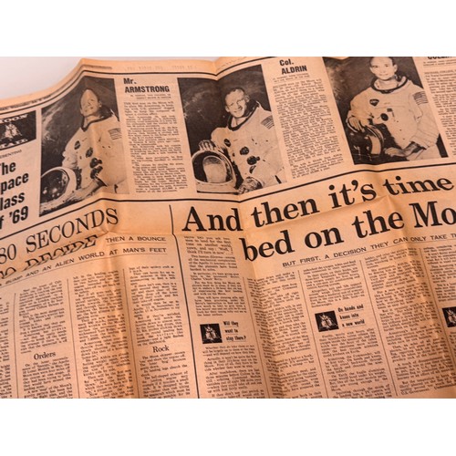 1 - Collection of ephemera, press specials etc related to the Apollo 11 mission to the moon in 1969.

Th... 