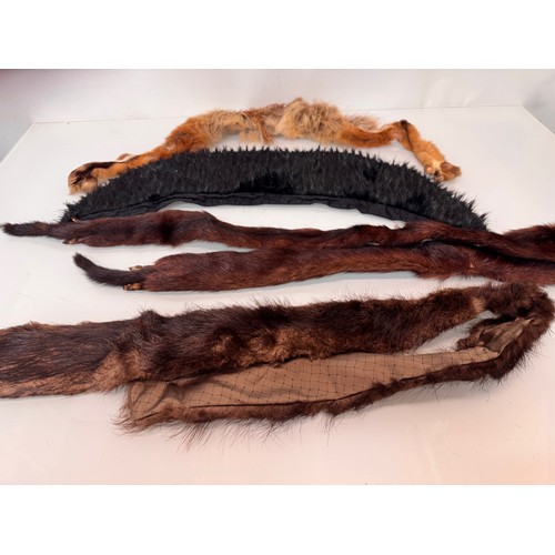 37 - Vintage fashion, four fur stoles.

This lot is available for in-house shipping