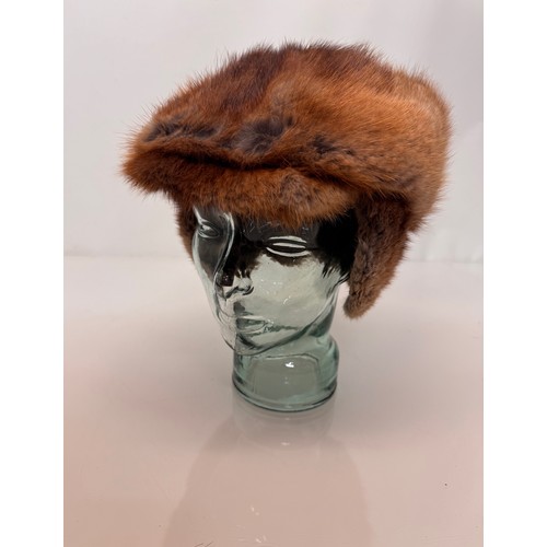 40 - Vintage fashion, a Scandinavian fur hat.

This lot is available for in-house shipping