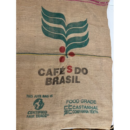 104 - Vintage hessian sack advertising Cafes do Brazil, Bourbon brand, 95 cm x 71 cm.

This lot is availab... 