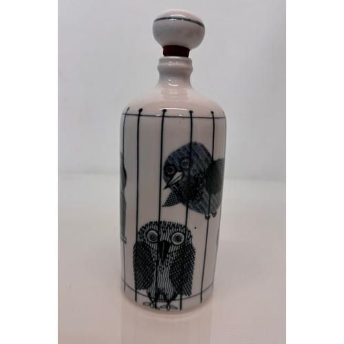 7 - Mid Century designer ceramics, Kunsthandel Alberts bottle decorated with caged birds. 23 cm tall.

T... 