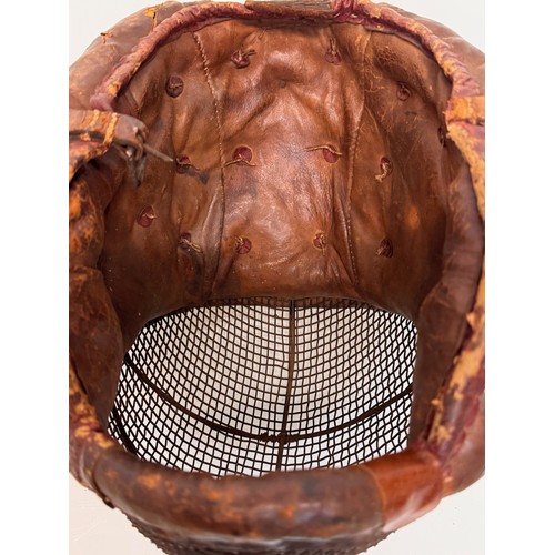 9 - C19th century fencing mask.

This lot is available for in-house shipping.