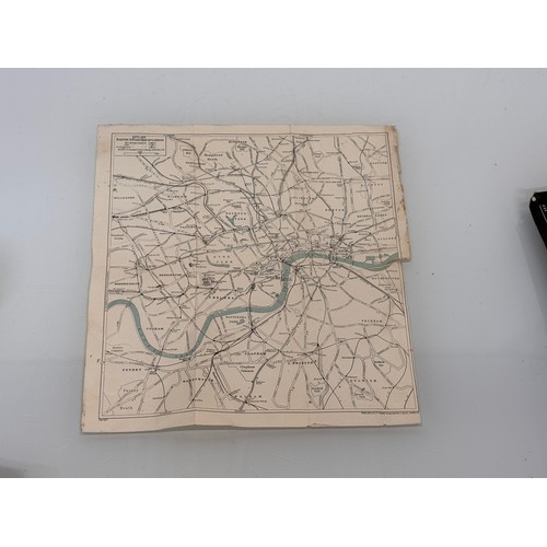 15 - Railway and Road map of London, C19th century.

This lot is available for in-house shipping.