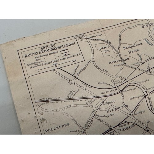 15 - Railway and Road map of London, C19th century.

This lot is available for in-house shipping.