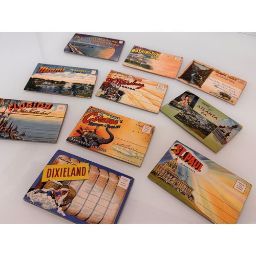 29 - Mid century kitsch, a collection of souvenir foldout tourist postcards from USA.

This lot is availa... 