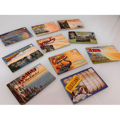 29 - Mid century kitsch, a collection of souvenir foldout tourist postcards from USA.

This lot is availa... 