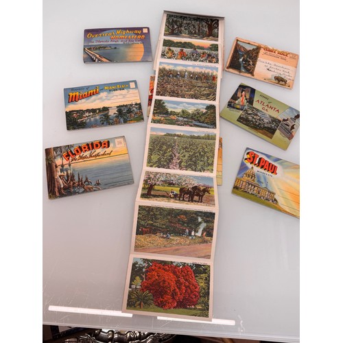 29 - Mid century kitsch, a collection of souvenir foldout tourist postcards from USA.

This lot is availa... 