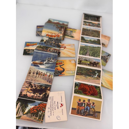 29 - Mid century kitsch, a collection of souvenir foldout tourist postcards from USA.

This lot is availa... 