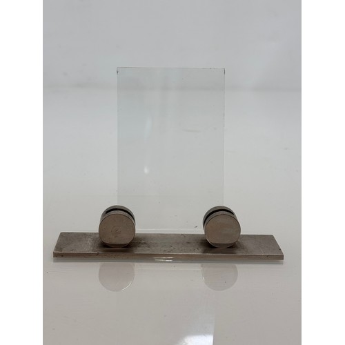 39 - Chrome plated art deco photograph frame.

This lot is available for in-house shipping.