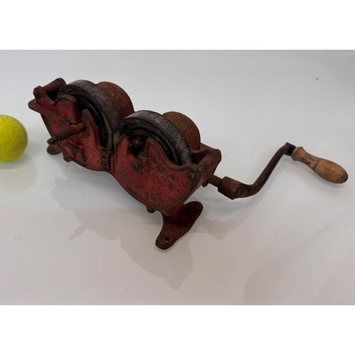 43 - Unusual cast iron mystery item, geared handle rotates wheels within cast iron body.

This lot is ava... 