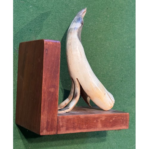 54 - Folk art book ends carved horn in the form of birds, each 18 cm tall.

This lot is available for in-... 