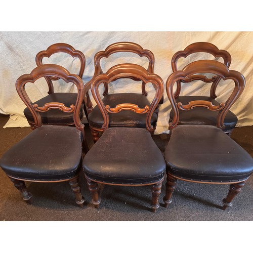 58 - Furniture, set of Victorian balloon back dining chairs with upholstered seats, 5 side chairs and a s... 