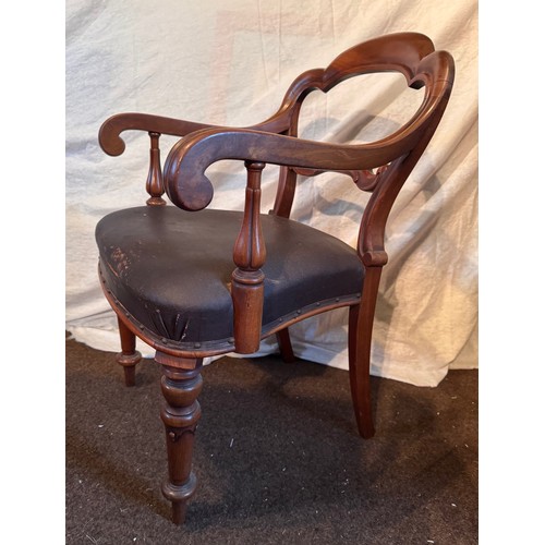 58 - Furniture, set of Victorian balloon back dining chairs with upholstered seats, 5 side chairs and a s... 