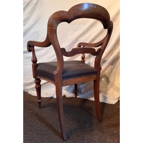 58 - Furniture, set of Victorian balloon back dining chairs with upholstered seats, 5 side chairs and a s... 