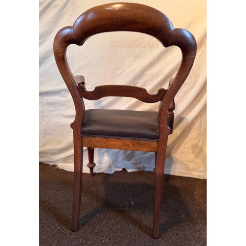 58 - Furniture, set of Victorian balloon back dining chairs with upholstered seats, 5 side chairs and a s... 