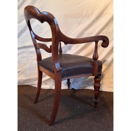 58 - Furniture, set of Victorian balloon back dining chairs with upholstered seats, 5 side chairs and a s... 