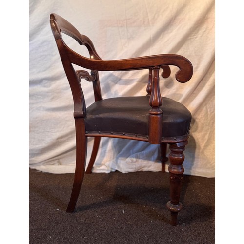 58 - Furniture, set of Victorian balloon back dining chairs with upholstered seats, 5 side chairs and a s... 