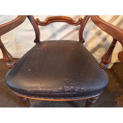 58 - Furniture, set of Victorian balloon back dining chairs with upholstered seats, 5 side chairs and a s... 