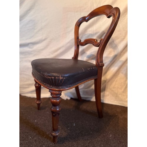 58 - Furniture, set of Victorian balloon back dining chairs with upholstered seats, 5 side chairs and a s... 