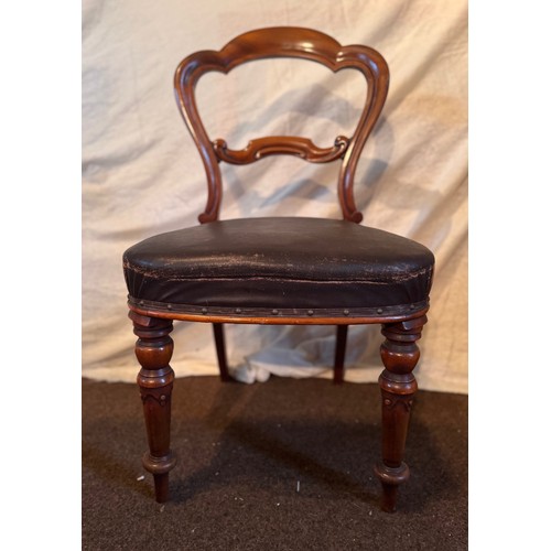 58 - Furniture, set of Victorian balloon back dining chairs with upholstered seats, 5 side chairs and a s... 