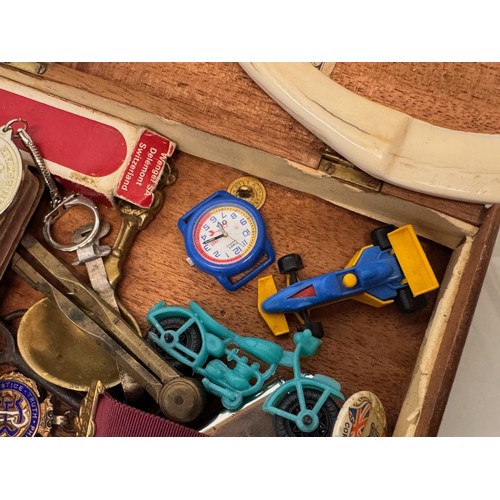 77 - Mixed lot, a Vintage cigar box containing militaria, badges sporting items and a medal etc.

This lo... 