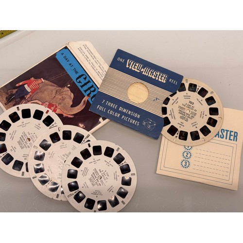 212 - Toys and games, photography, View-Master reels and viewer.

This lot is available for in-house shipp... 